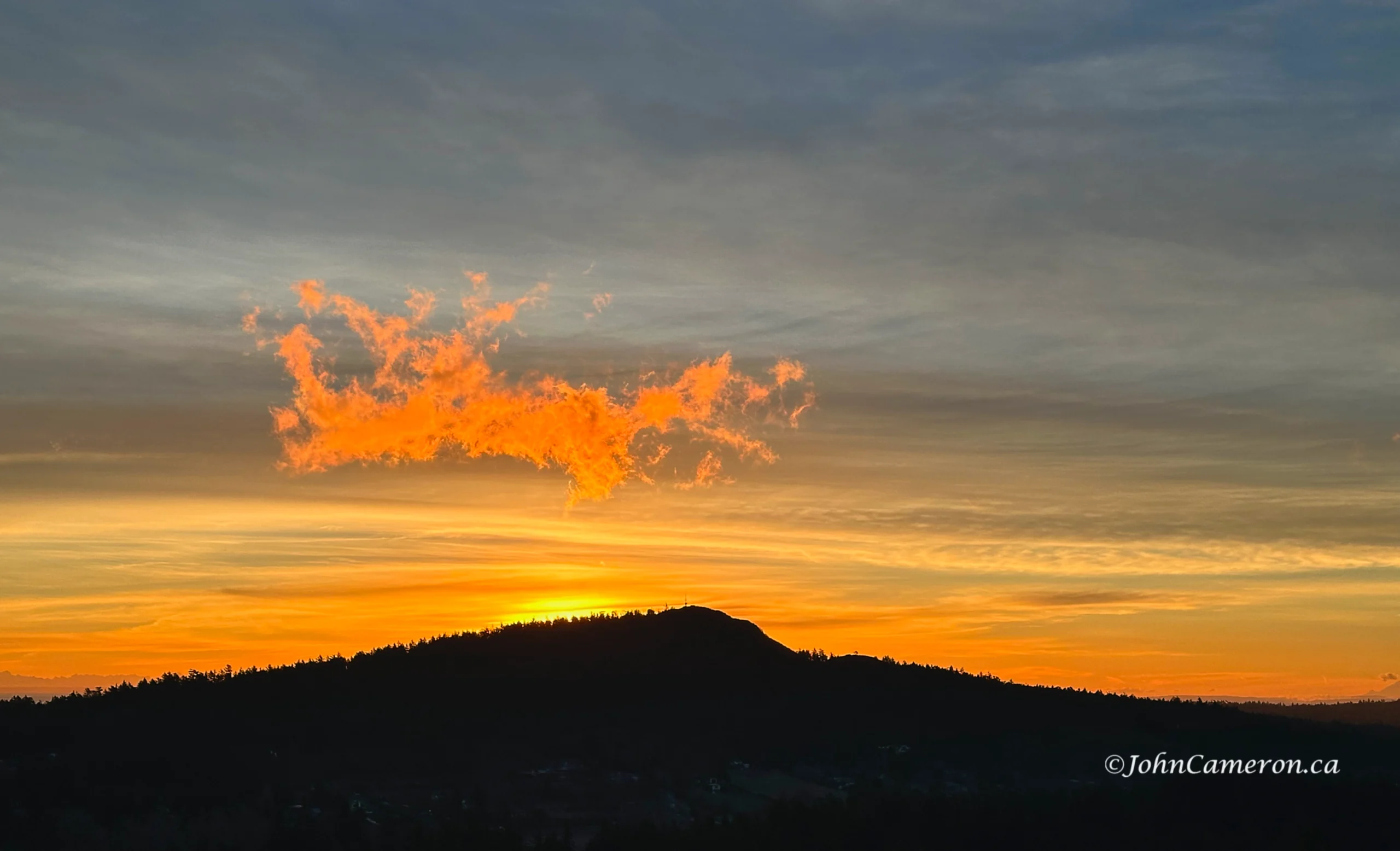 Cloud races over Mout Doug ©johncameron.ca