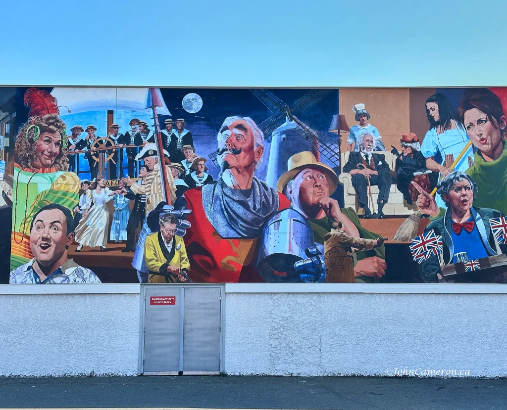 Mural on Courtenay building ©johncameron.ca